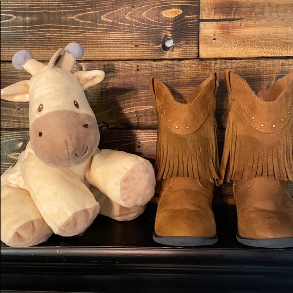 Cat&jack- little girl boots 💕 - Picture 5 of 6